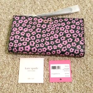 Kate Spade Slyvia Flair Large Continental Wristlet in Orchid